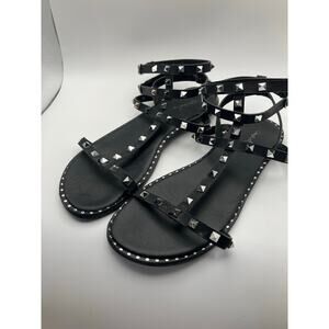 Qupid Black Gladiator Sandals Women’s Studded Strappy Flat Shoes Size 6.5